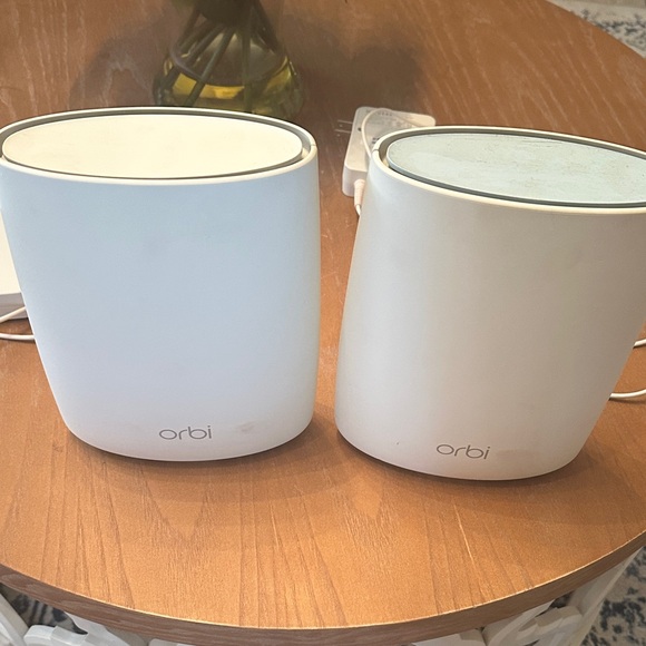 White Wireless Router - Picture 4 of 4